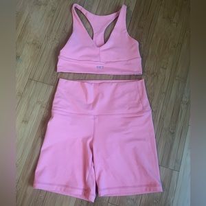 Set Active Racer V Plunge Bra and Bike Shorts set in Coral luxform